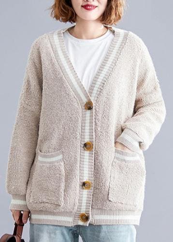 Pull d'extérieur en tricot beige à col en V esthétique surdimensionné pour l'automne