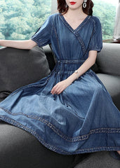 Lässiges blaues V-Ausschnitt Patchwork Baumwoll-Denim Plissee Cinch Kleid Kurzarm