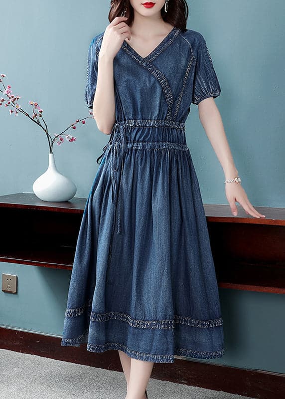 Lässiges blaues V-Ausschnitt Patchwork Baumwoll-Denim Plissee Cinch Kleid Kurzarm