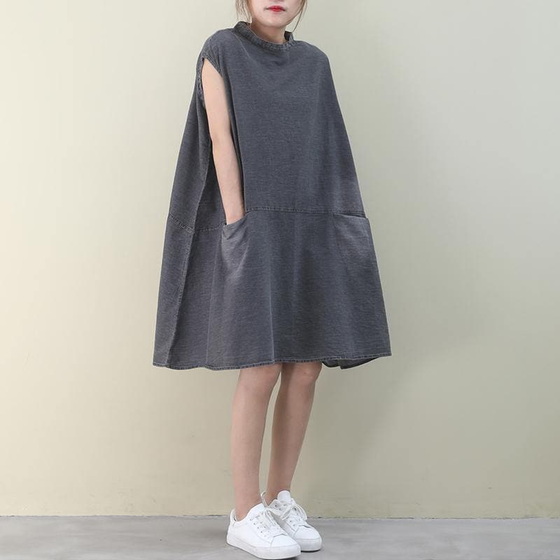 Robe en denim gris à col rond et sans manches en coton