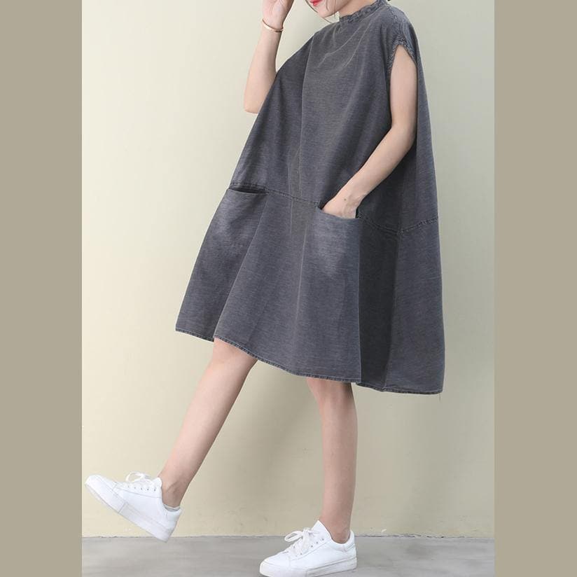 Robe en denim gris à col rond et sans manches en coton