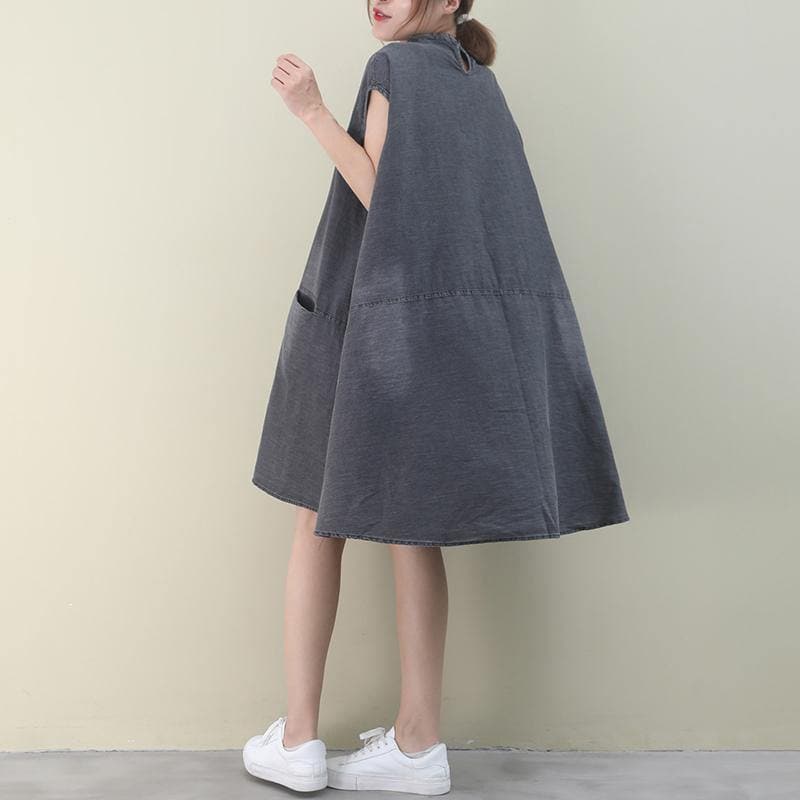 Robe en denim gris à col rond et sans manches en coton