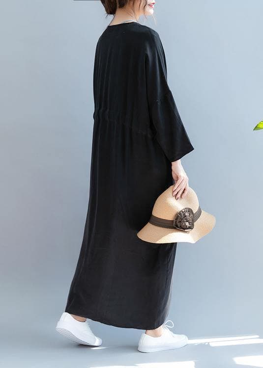 DIY Sommerkleid mit V-Ausschnitt und Kordelzug Schwarzes Kaftan-Kleid nähen