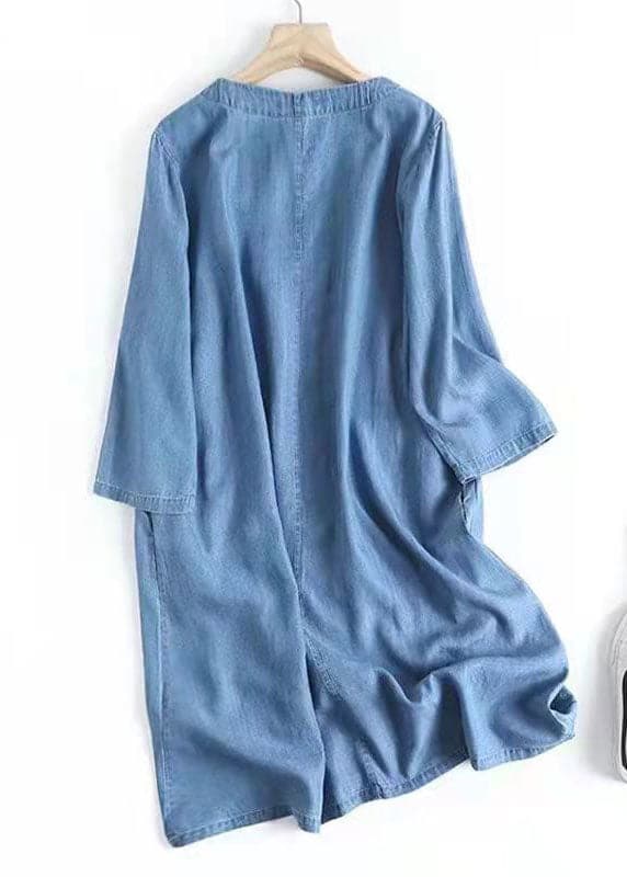 Robe d'été en coton avec broderies bleues italiennes en denim oriental