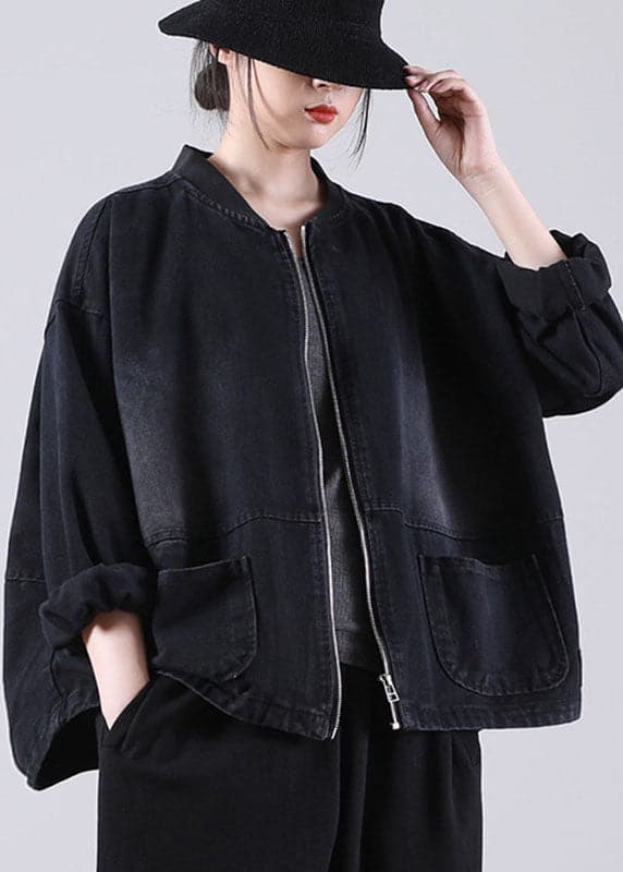 Manteau ample à manches longues en denim noir avec poches zippées et patchwork