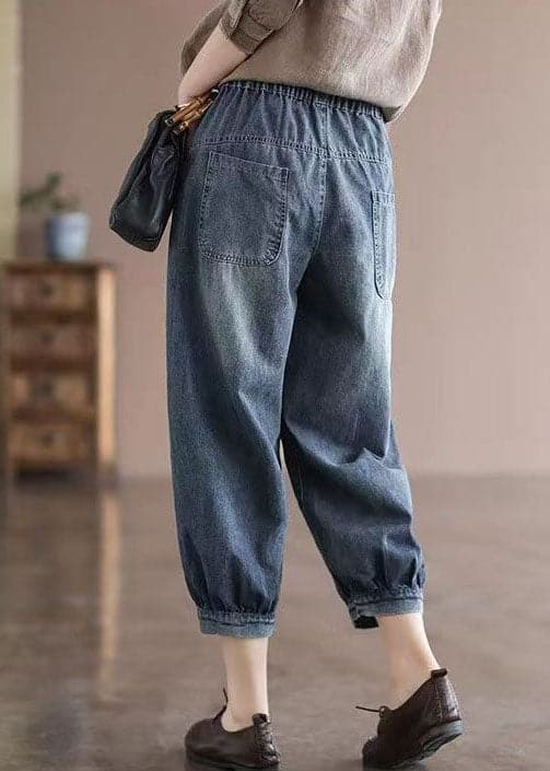 Pantalon court en denim de coton bleu ample avec poches à taille élastique et patchwork appliqué pour l'été