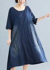 Tenue en coton bleu denim naturel Robe d'été mi-longue à col rond du défilé du 18e siècle