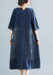 Tenue en coton bleu denim naturel Robe d'été mi-longue à col rond du défilé du 18e siècle