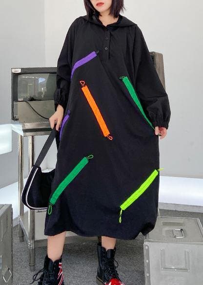 Robe longue noire à capuche et manches longues en tissu biologique pour l'automne