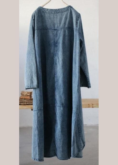 Robe en jean bleu grande taille à col en U et ourlet large