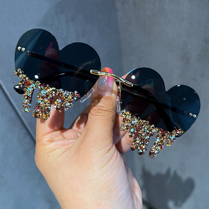 Lunettes de soleil sans strass en forme de cœur de créateur de mode SG52 