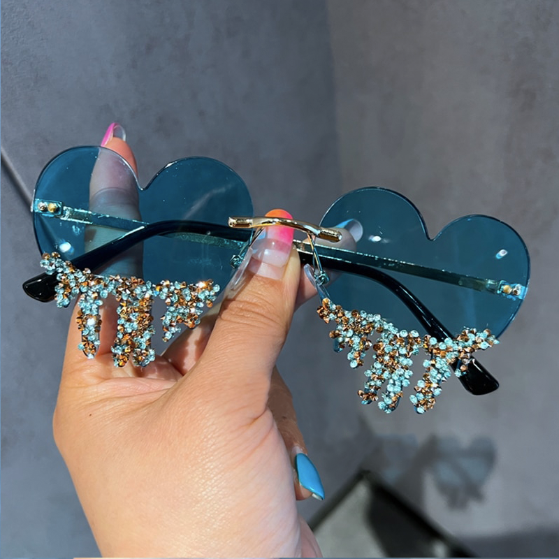 Lunettes de soleil sans strass en forme de cœur de créateur de mode SG52 