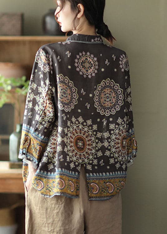 Einfaches Langarm-Top mit Patchwork-Print für den Herbst in Kaffee