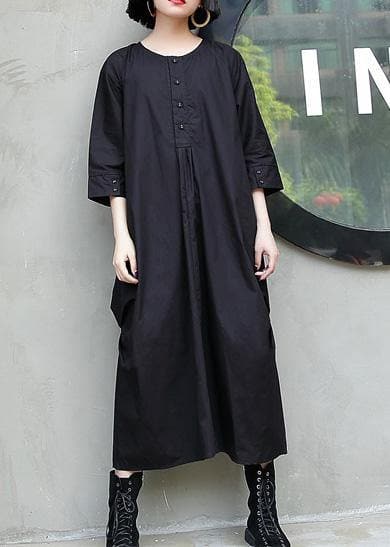 Robes simples en coton noir matelassé à col rond Robes d'été maxi cintrées