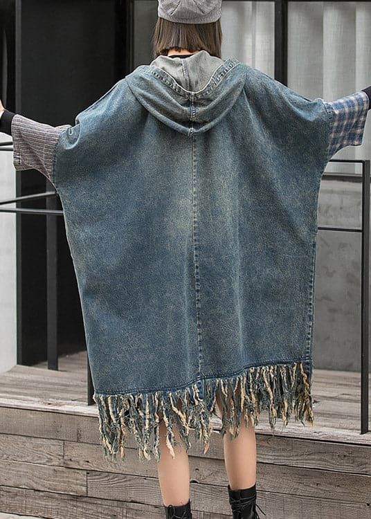 Robe en jean bleu streetwear à capuche et à pompons en patchwork à manches chauve-souris