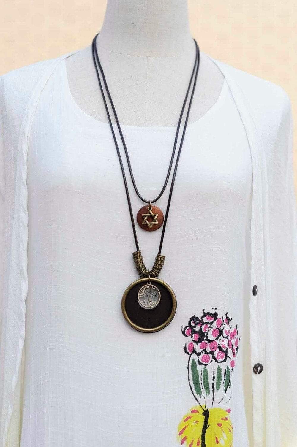 Collier en bois avec étoile à 6 branches et arbre de vie