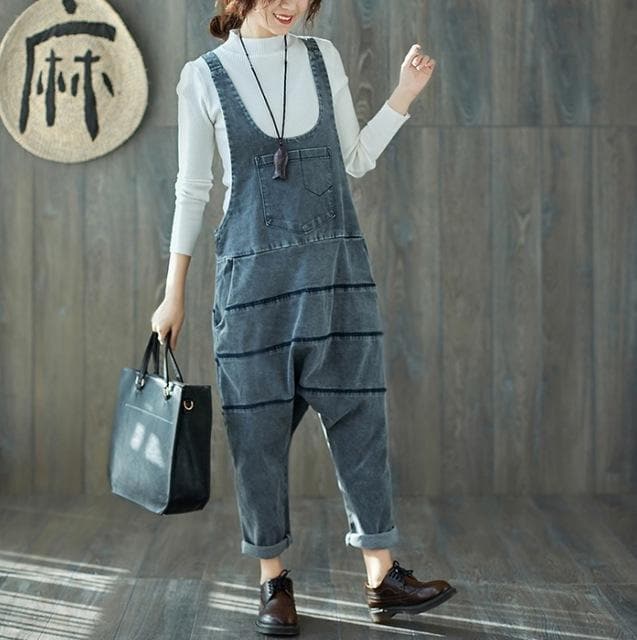 Lockerer Jeans-Overall mit tiefem Schritt