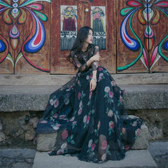 Robe longue en mousseline de soie noire à imprimé floral style bohème chic | Mandala