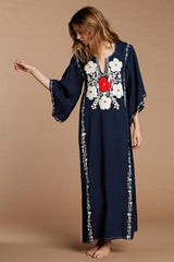 Robe caftan brodée à fleurs style bohème chic