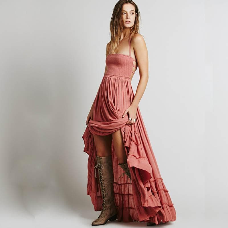 Modernes, fließendes Sommerkleid im Boho-Stil mit Empire-Taille