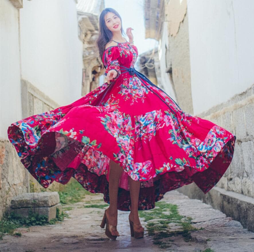 Robe gitane fleurie rouge ajustée et évasée | Mandala