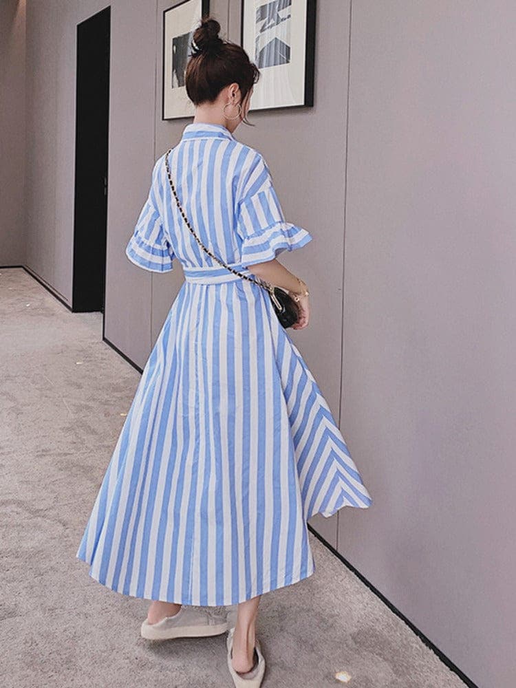 Robe mi-longue à rayures avec ceinture 