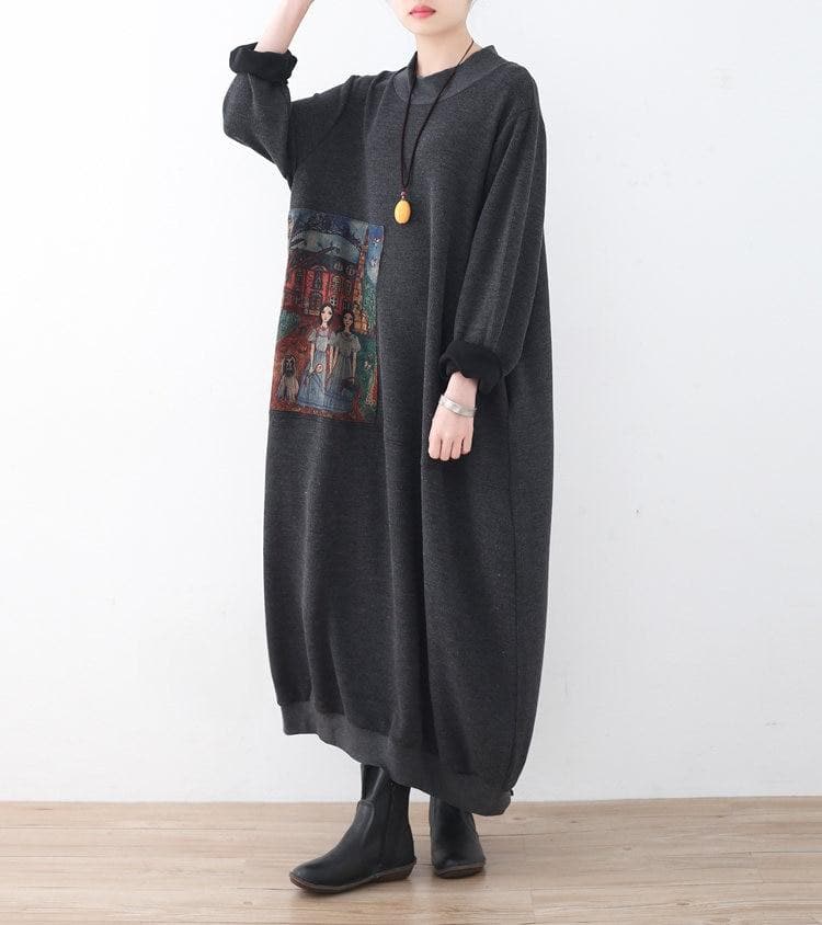 Übergroßes Pulloverkleid im Kunst-Stil