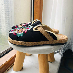 Loafer aus Hanf und Baumwolle mit asiatischer Stickerei