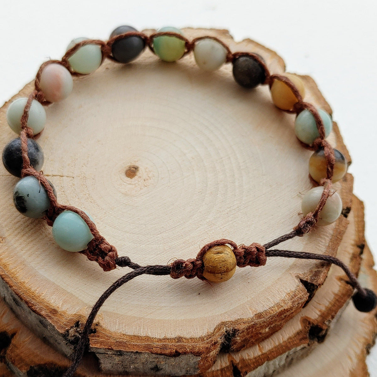 Bracelet fait main en amazonite et chanvre