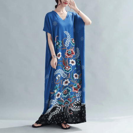 Kaftan-Kleid mit Blütenmotiv und Stammesmotiv