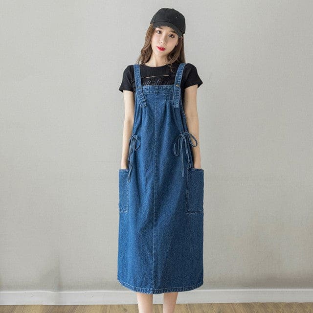 Robe salopette en jean à cordon de serrage et ambiance nostalgique