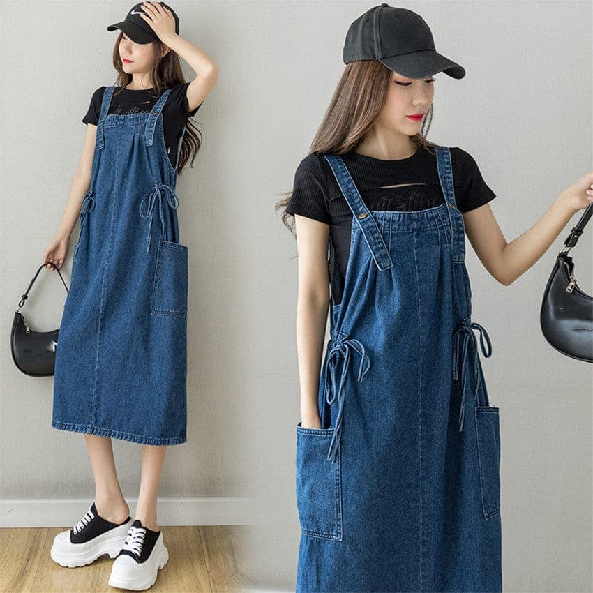 Robe salopette en jean à cordon de serrage et ambiance nostalgique