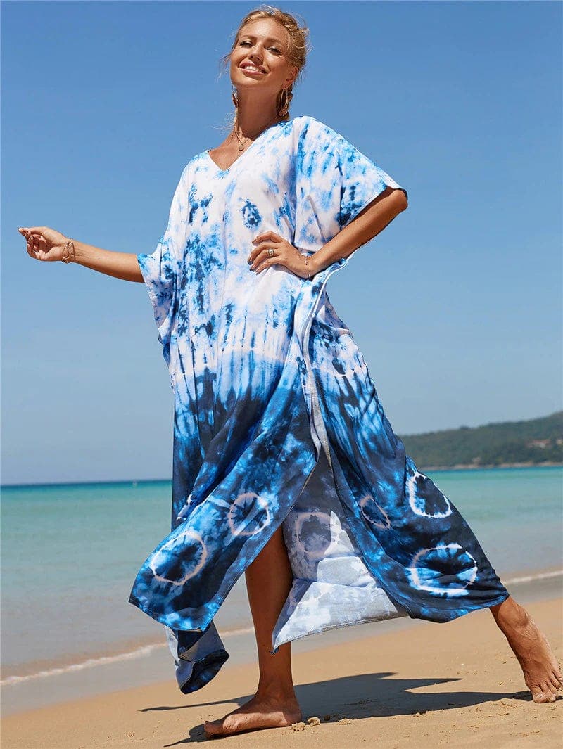 Strandkleid mit Batikmuster am Meer