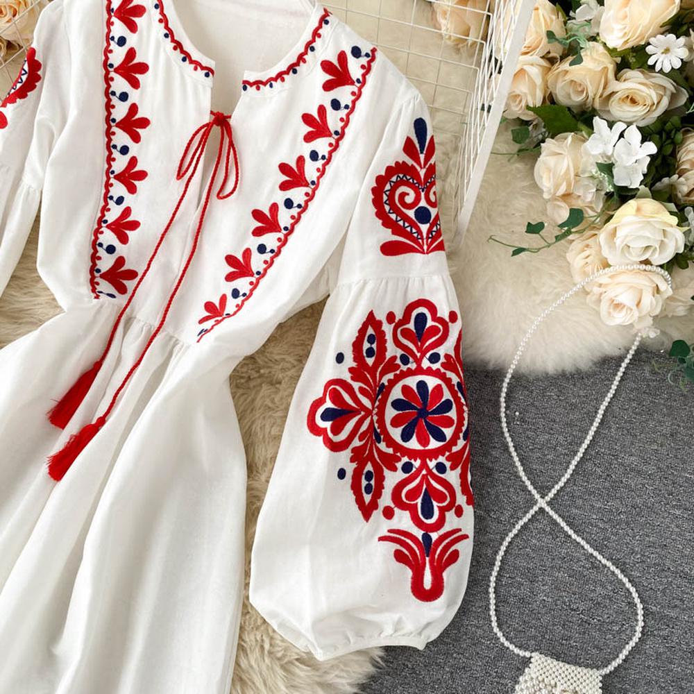 Women Bohemian Embroidered Flower O-Neck Lantern Sleeve Pleated Dress