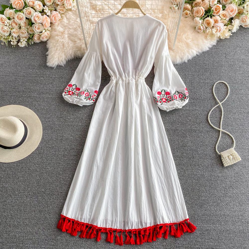 Women Retro Embroidery V-neck Puff Sleeve Large Dress