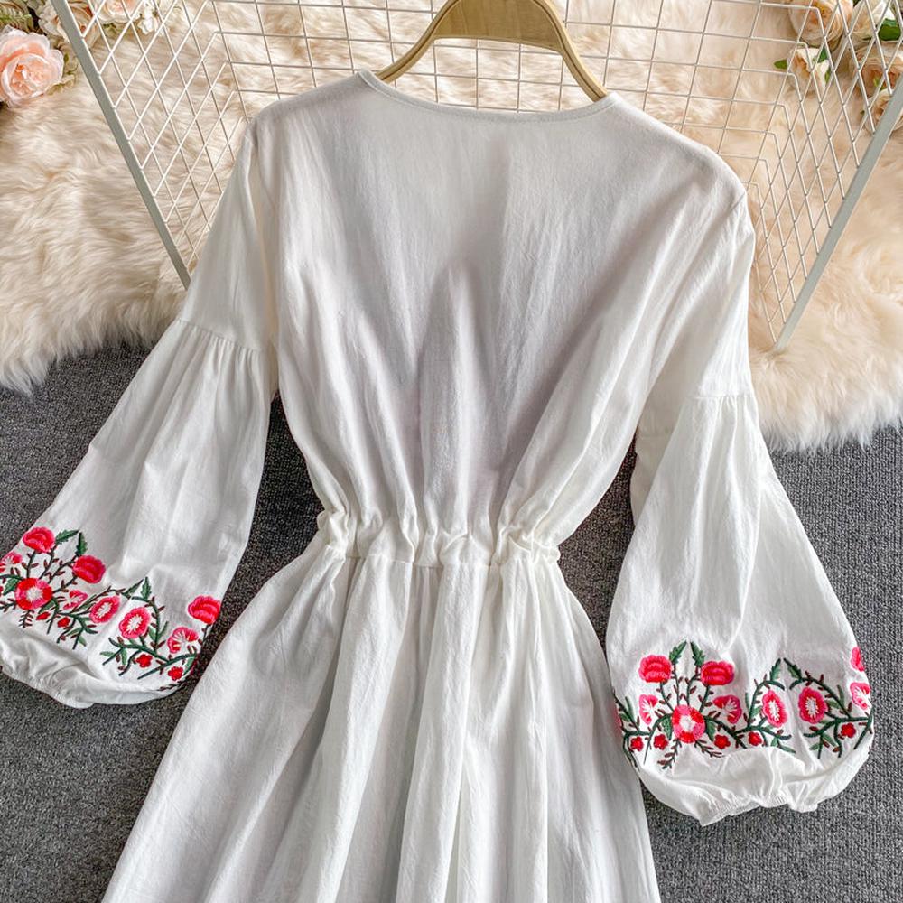 Women Retro Embroidery V-neck Puff Sleeve Large Dress