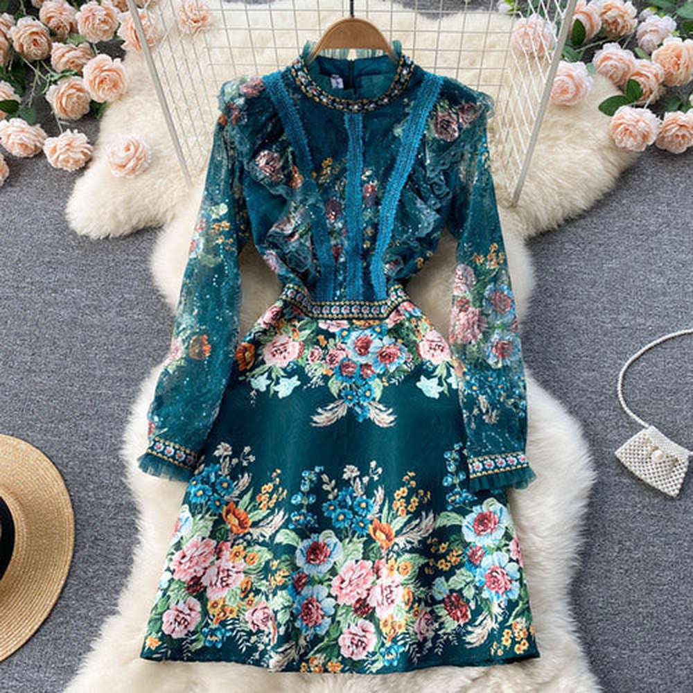 Robe en jacquard perlé avec coutures en dentelle française pour femme