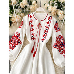 Women Bohemian Embroidered Flower O-Neck Lantern Sleeve Pleated Dress