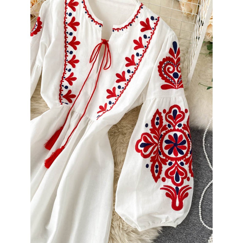 Women Bohemian Embroidered Flower O-Neck Lantern Sleeve Pleated Dress