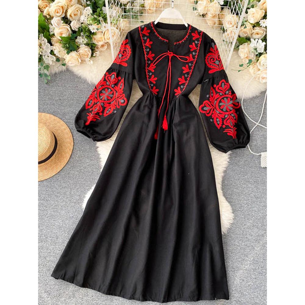 Women Bohemian Embroidered Flower O-Neck Lantern Sleeve Pleated Dress