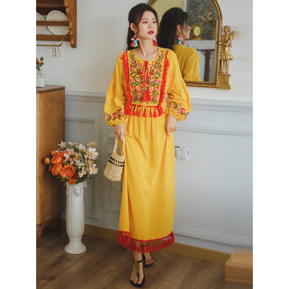 Women Retro Embroidery V-neck Puff Sleeve Large Dress