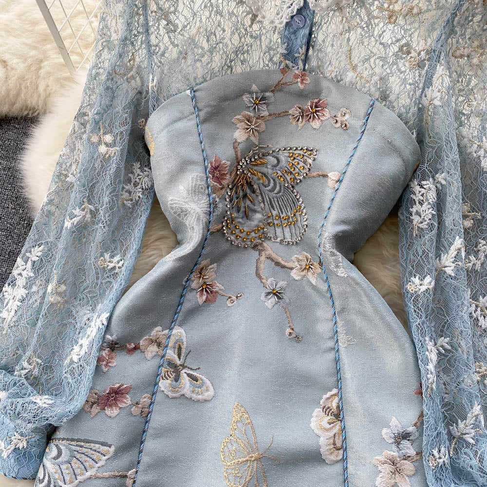 Robe de défilé en dentelle pour femmes avec broderies et patchwork